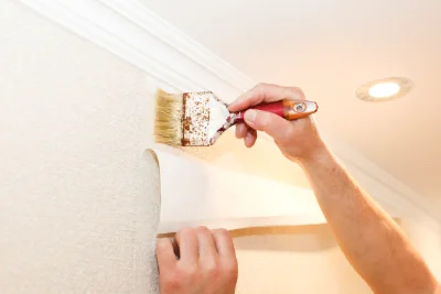 Pose de papier peint à Izé — revêtements muraux et toiles de verre